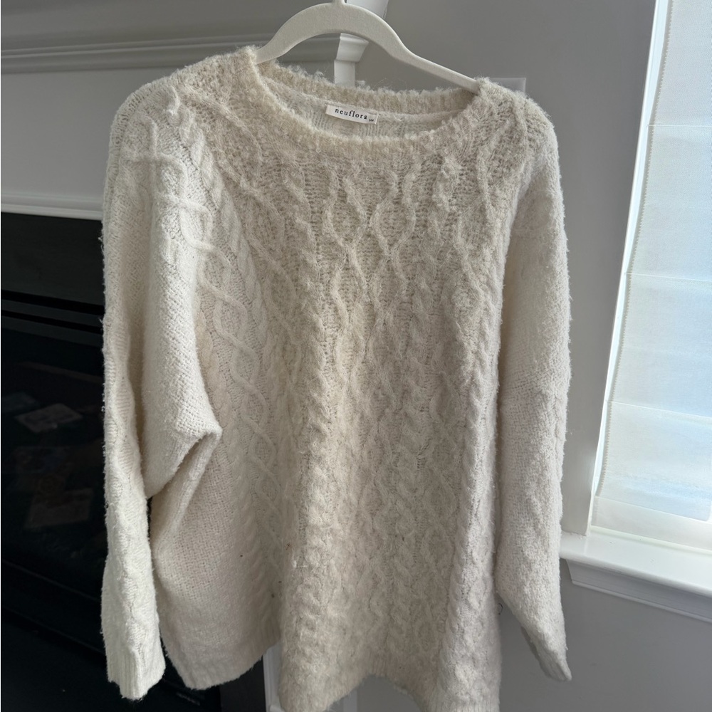 Neuflora Cream Cable-Knit Crewneck Sweater